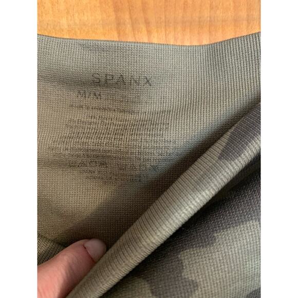 Spanx Capri Legging Camo Green Print Women's Size Medium Workout - Picture 5 of 7